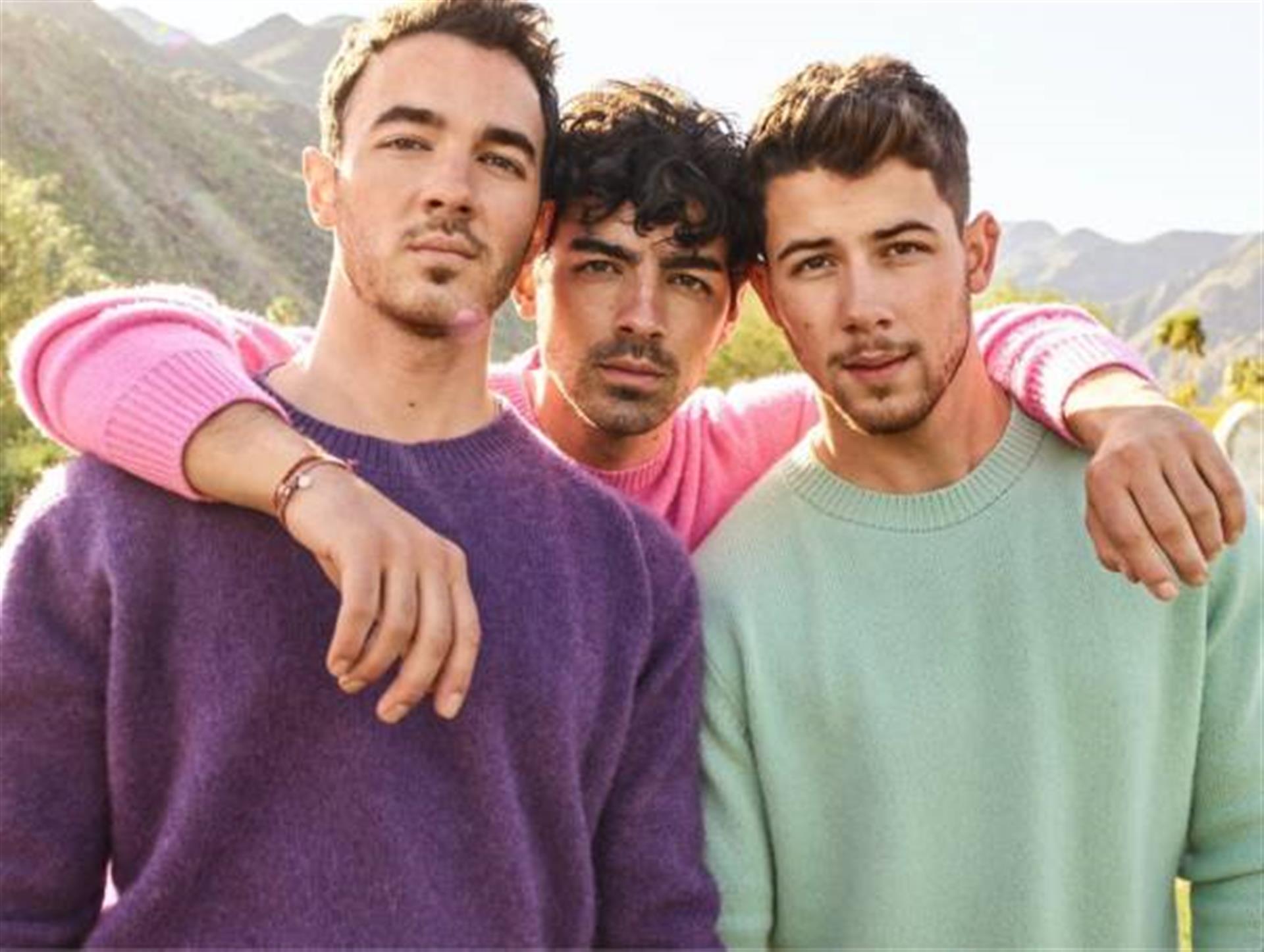 jonas-brothers-t-shirts-official-merch